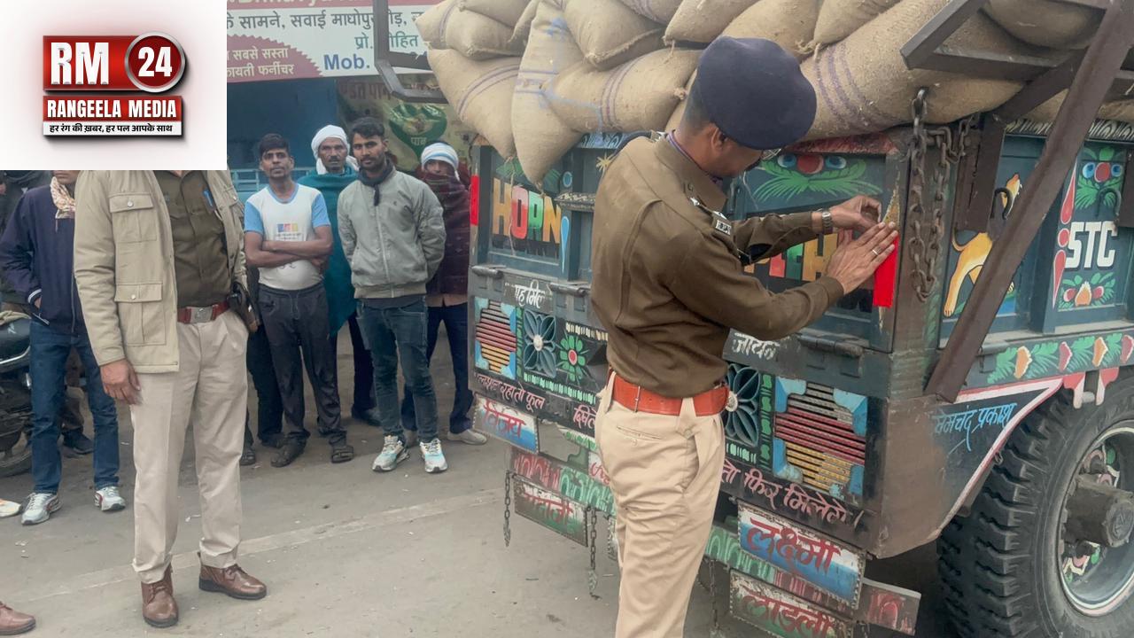 लालसोट शहर में वाहन चालक यातायात नियमों की पालना को लेकर डिप्टी एसपी ने चलाया अभियान